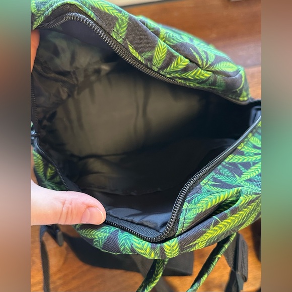 Mini Green & Black Weed Leaf Backpack - Picture 5 of 6